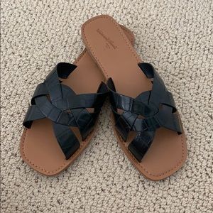 Universal Thread Black Sandals (Size US 7)